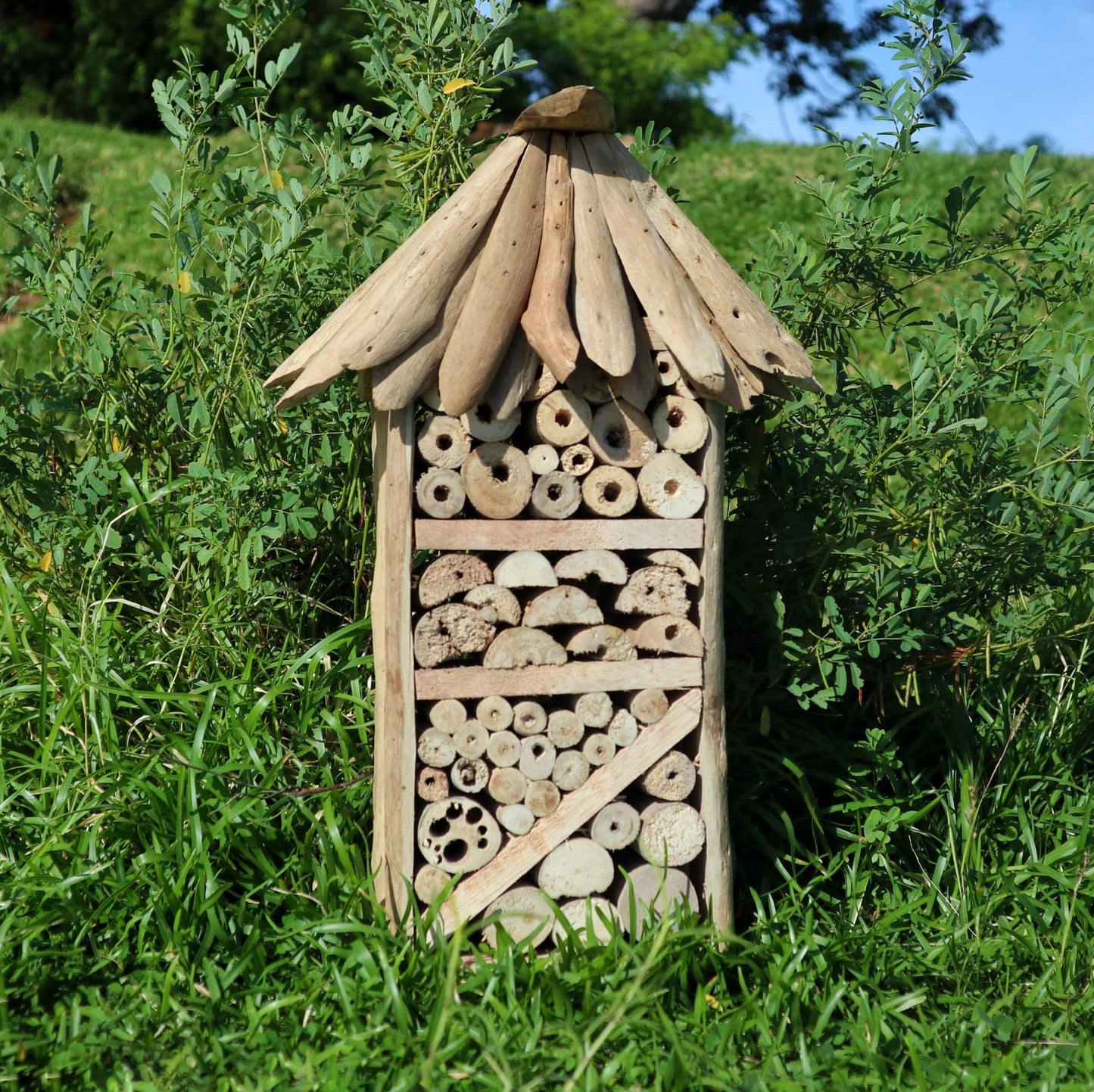 Caja de gran altura para abejas e insectos de madera flotante