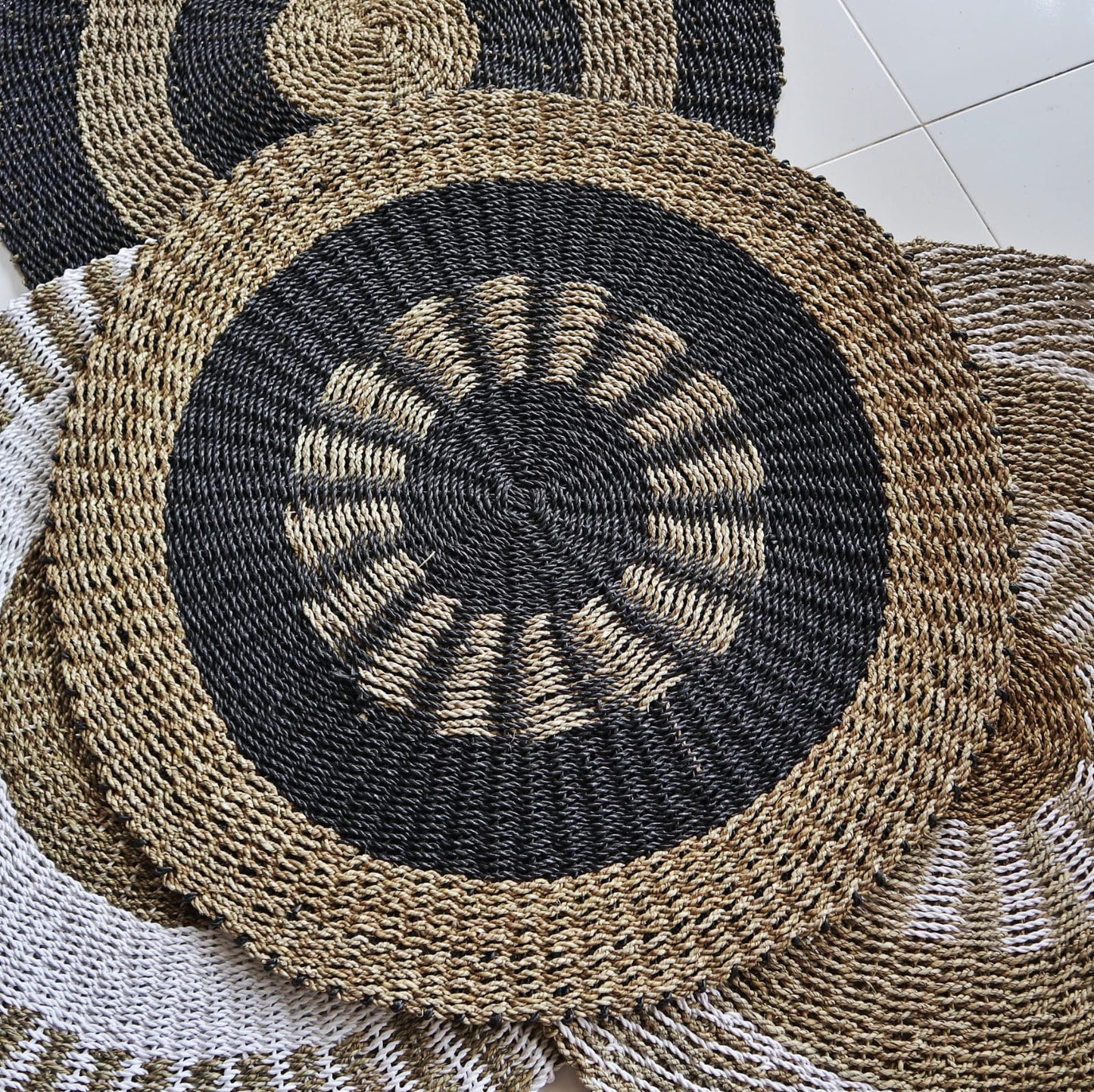 Round Seagrass Black & Tan - Inner Sun - 1m