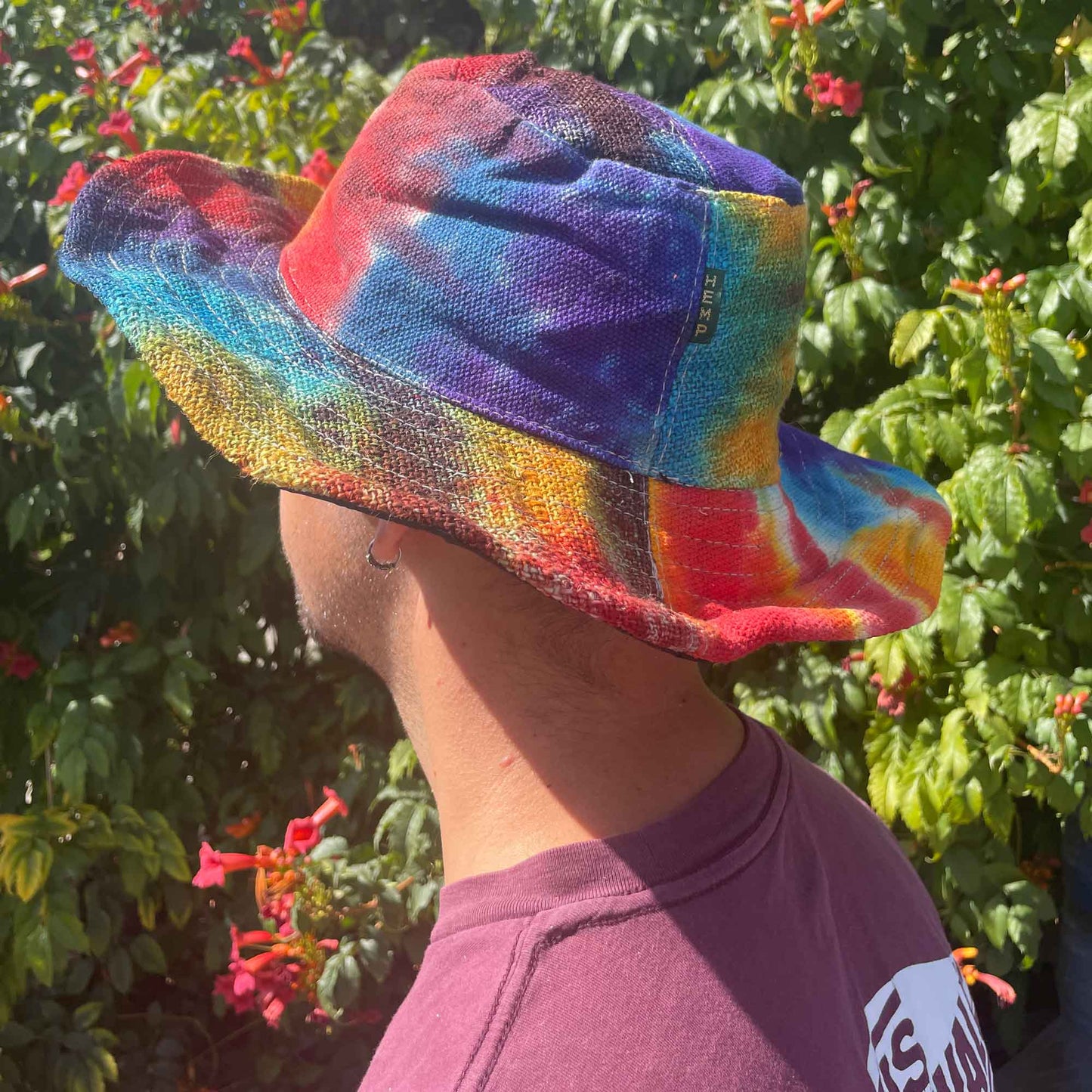 Sombrero de festival boho de cáñamo y algodón con parches y aros - Tiedye