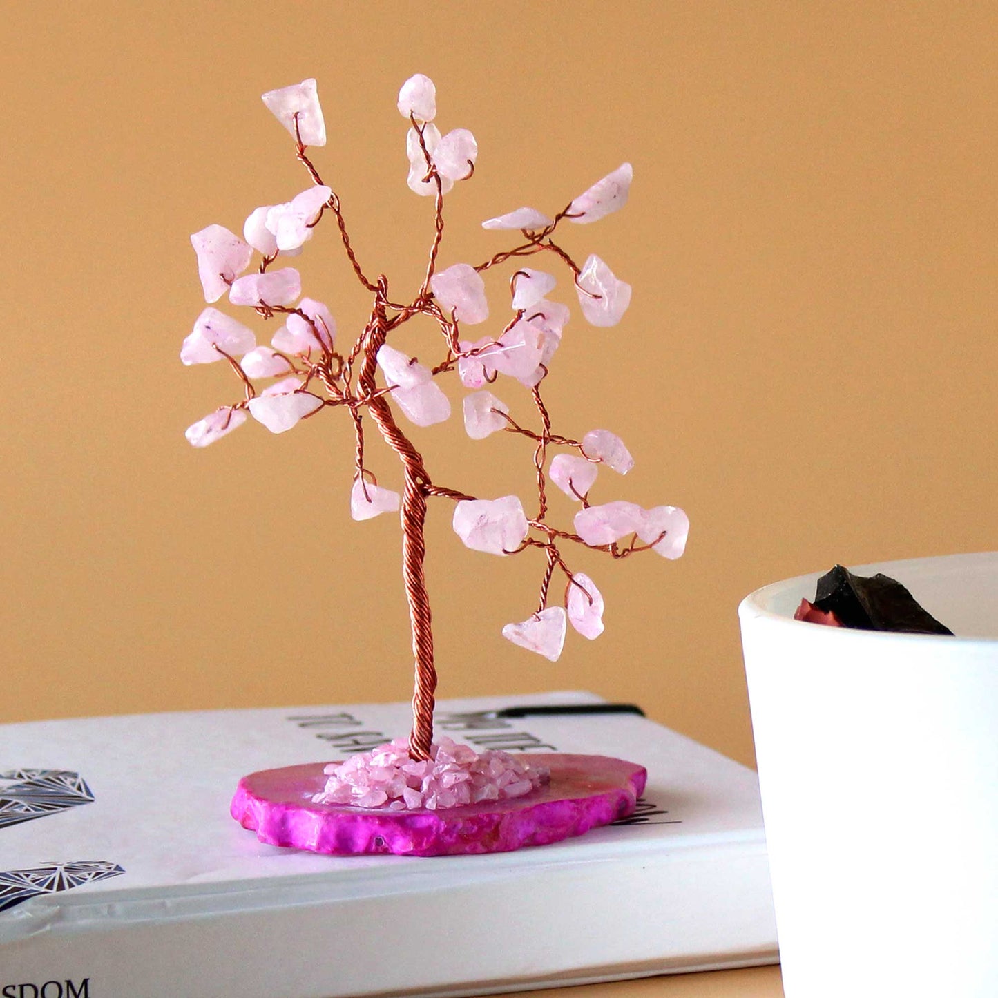 Árbol de piedras preciosas: cuarzo rosa sobre base de ágata rosa (35 piedras)