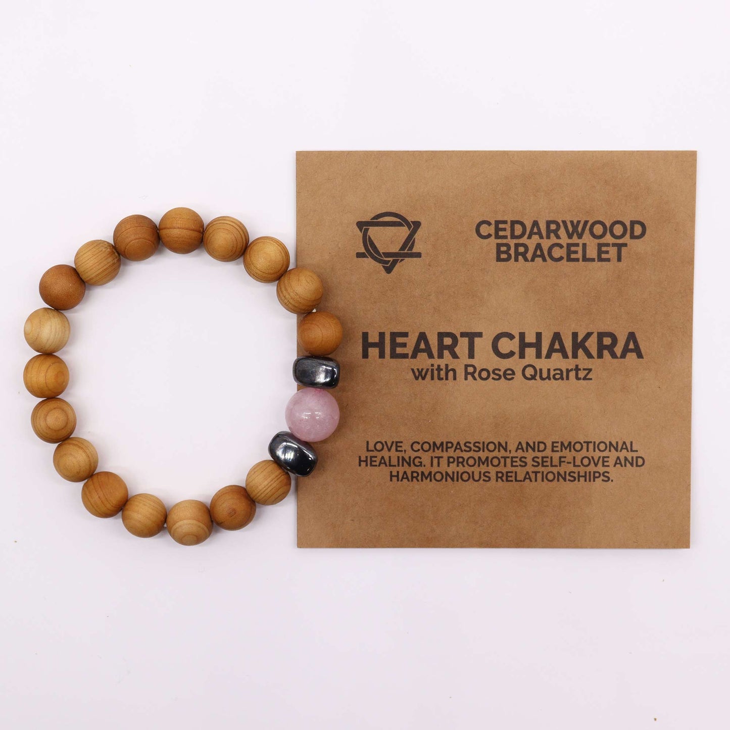 Brazalete de chakra del corazón de madera de cedro con cuarzo rosa